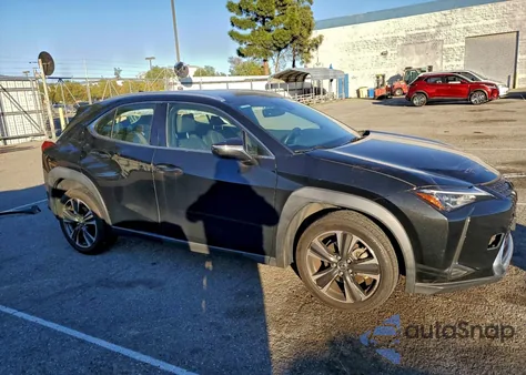 2019 Lexus Ux 200 z USA, uszkodzony, nr VIN JTHY3JBH7K2002241